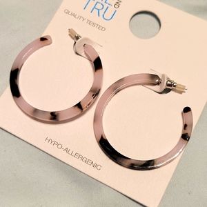 Plastic hoop earrings pale pink and brown tortoise shell
